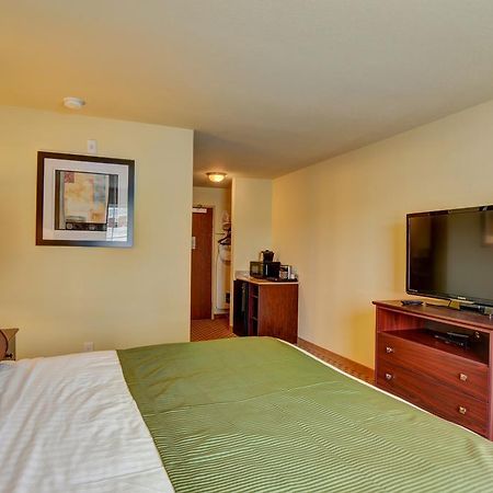 Cobblestone Hotel & Suites - Punxsutawney Екстер'єр фото