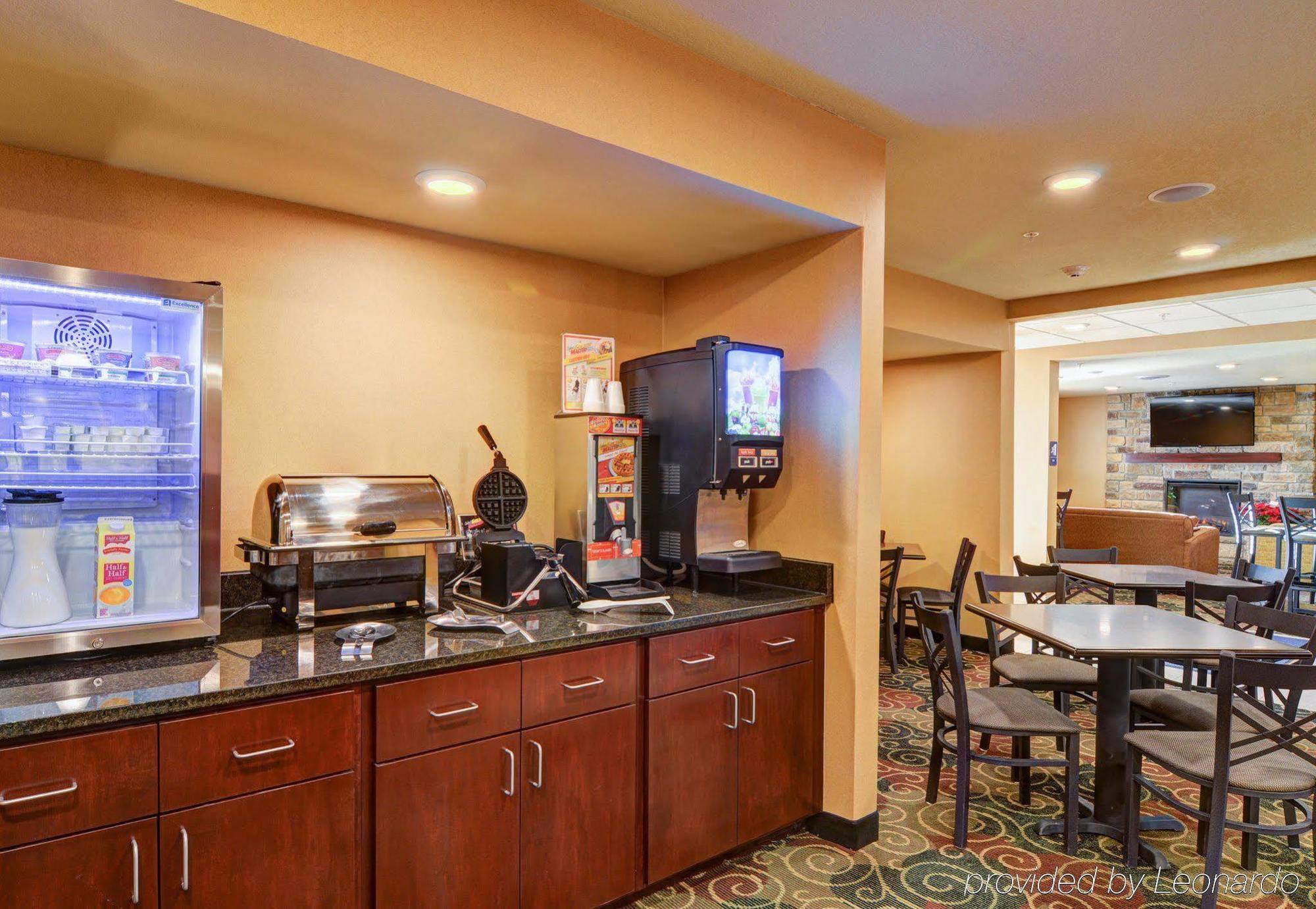 Cobblestone Hotel & Suites - Punxsutawney Екстер'єр фото