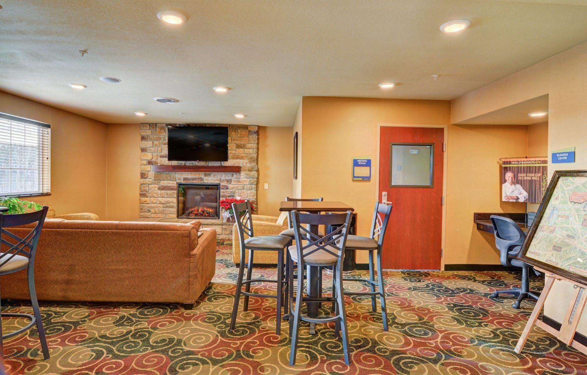 Cobblestone Hotel & Suites - Punxsutawney Екстер'єр фото