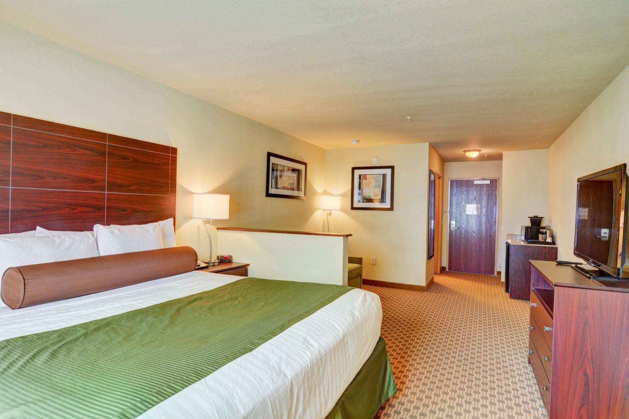 Cobblestone Hotel & Suites - Punxsutawney Екстер'єр фото