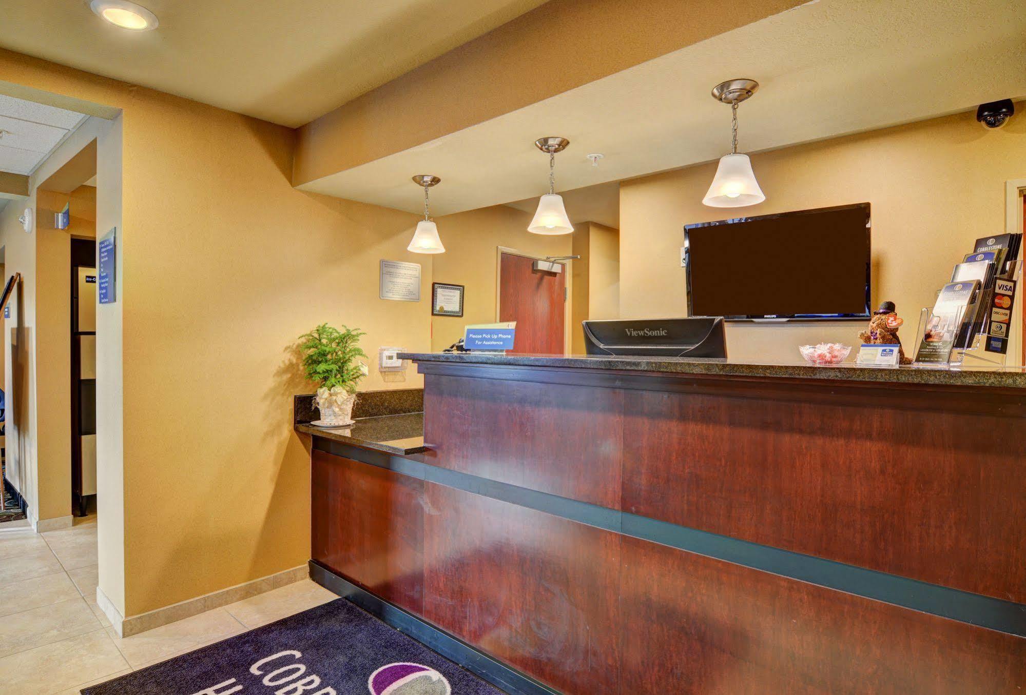 Cobblestone Hotel & Suites - Punxsutawney Екстер'єр фото