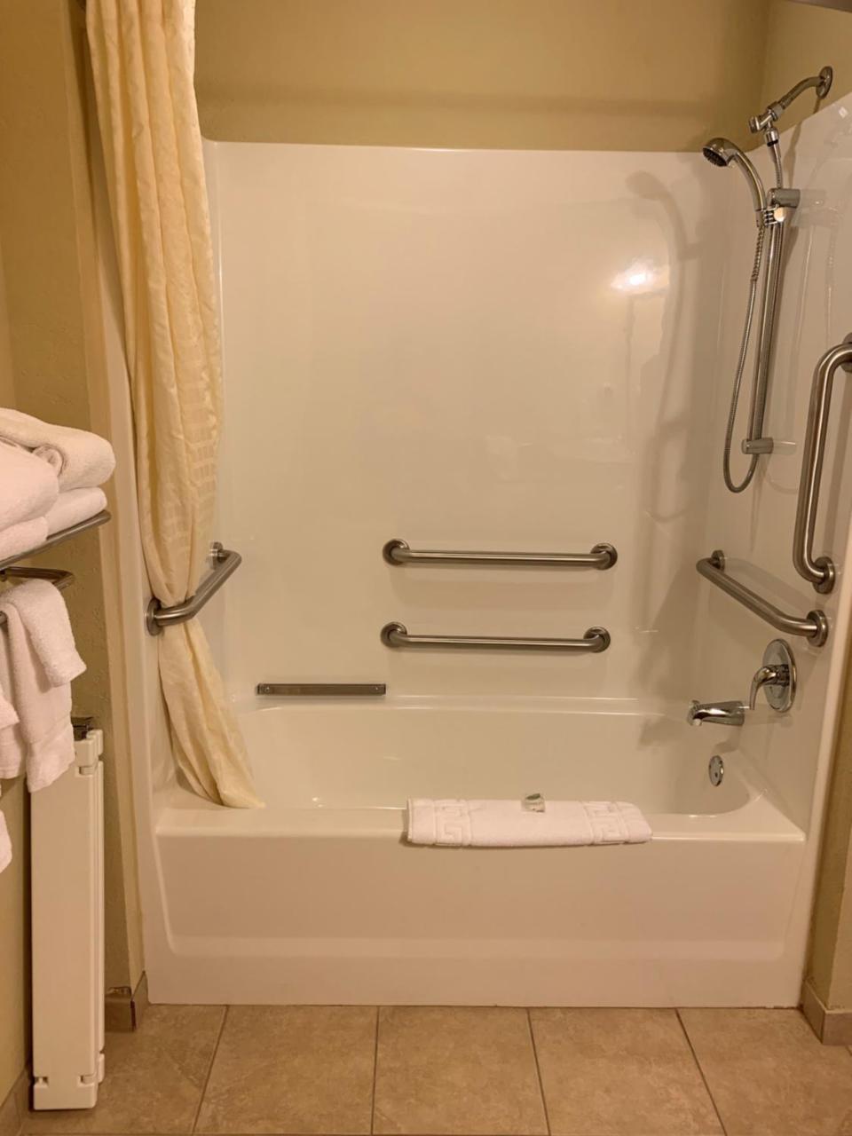 Cobblestone Hotel & Suites - Punxsutawney Екстер'єр фото